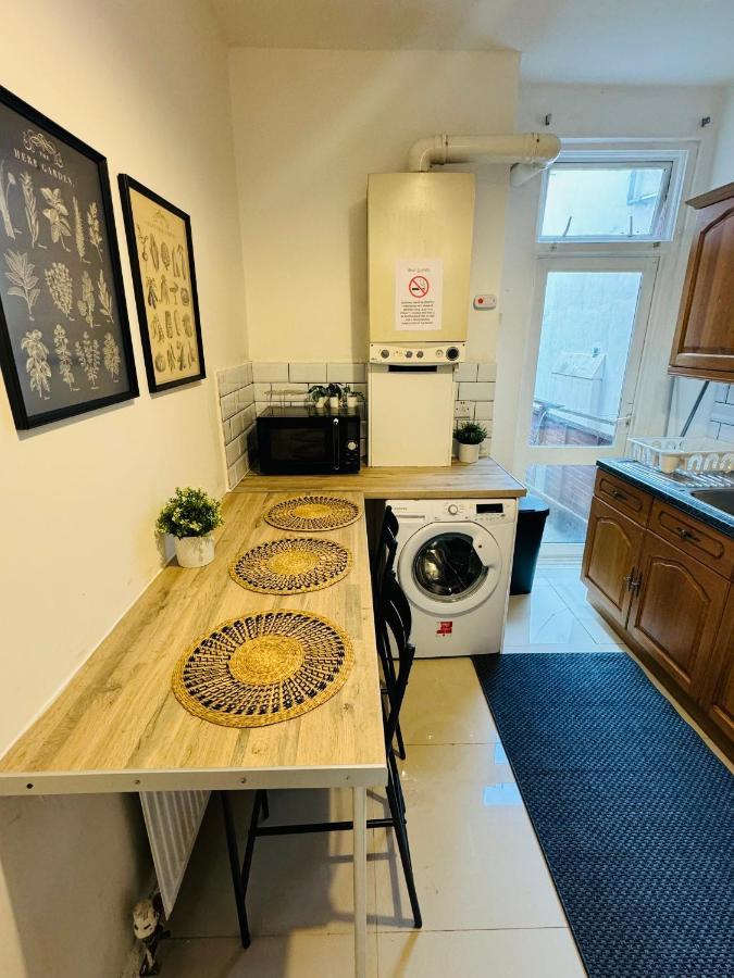 2 Bedrooms House Near Central Лондон Екстериор снимка